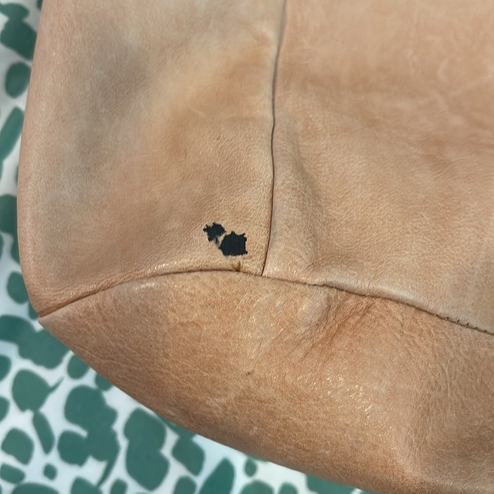 Vilenca Leather Backpack - Picture 3 of 11